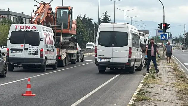 Yolun karşısına geçmeye çalışıyordu... Minibüsün çarptığı bisikletli öldü