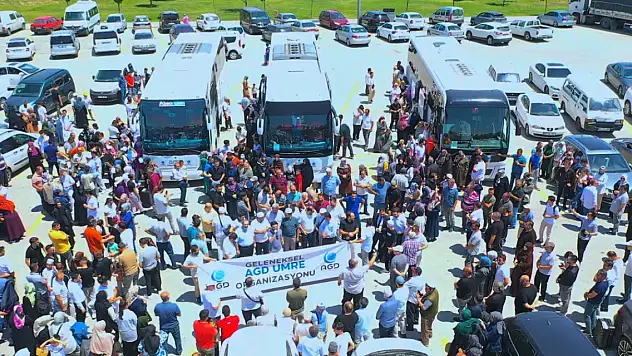 Konya'dan 120 kişilik genç kafile kutsal topraklara uğurlandı