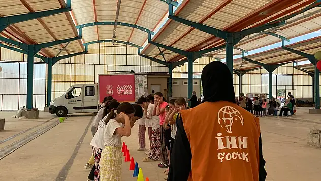 İHH Konya'dan köy çocuklarına şenlikli ziyaret