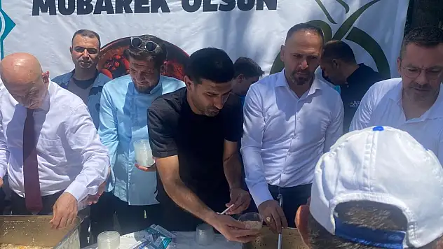 Konya Aziziye Camii'nde bereketli Aşure ikramı