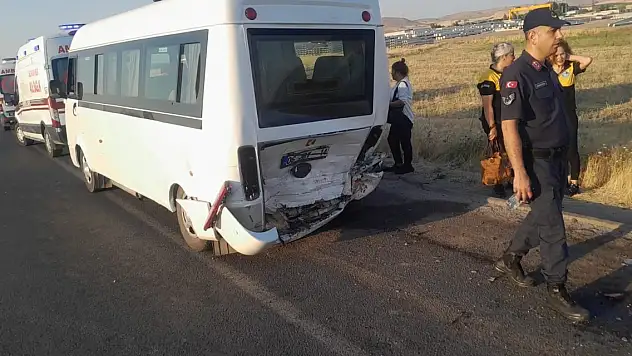 Otomobil işçi servisine arkadan çarptı: 1 ölü, 12 yaralı