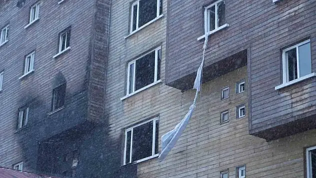 Otel yangınında mahsur kalan 19 yaşındaki kız: 'Banyoda ölümü bekledik'