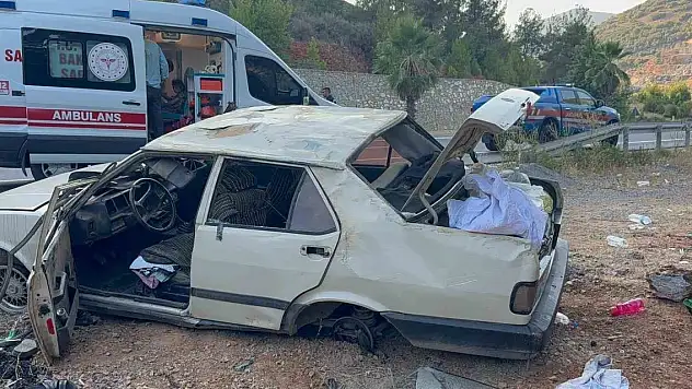 Savrulan Tofaş araç takla attı: 2'si çocuk 5 yaralı