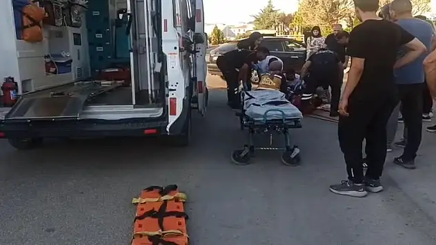 Seyir halindeki minibüsten düşüp, ağır yaralandı