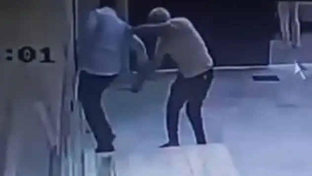 Cami müezzini bıçaklandı