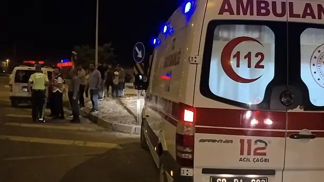 Aksaray'da hafif ticari araç otomobille çarpıştı: 1 yaralı