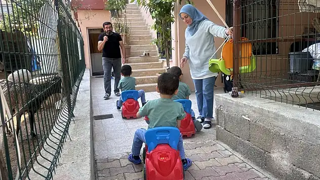 Konya'daki ailenin evi üçüzler ile şenlendi