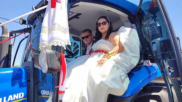 Traktörü gelin arabası yaptılar