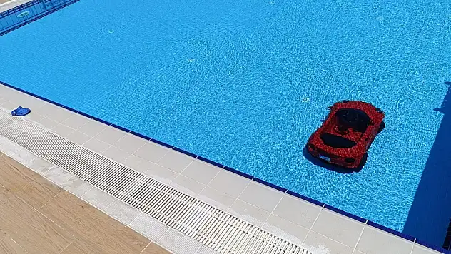 Havuzuna düştü, yoğun bakımda tedaviye alındı