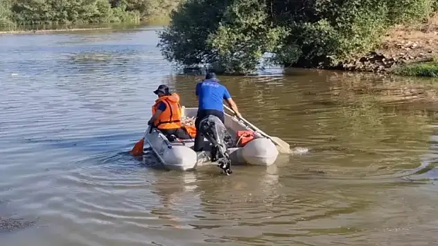 Boğulma tehlikesi geçiren 3 kişiden 2'si kurtarıldı Ömer aranıyor