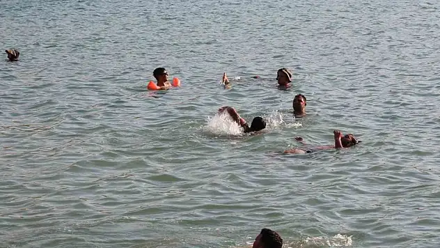 Konya'da tatil yoğunluğu... Sahilleri aratmıyor