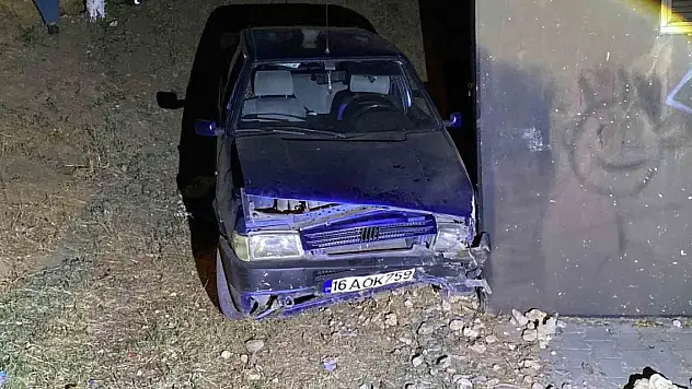 Otomobil şarampole uçup trafoya çarptı: Kazayı burnu bile kanamadan atlattı