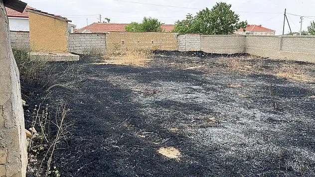 Konya'da evin bahçesinde yangın