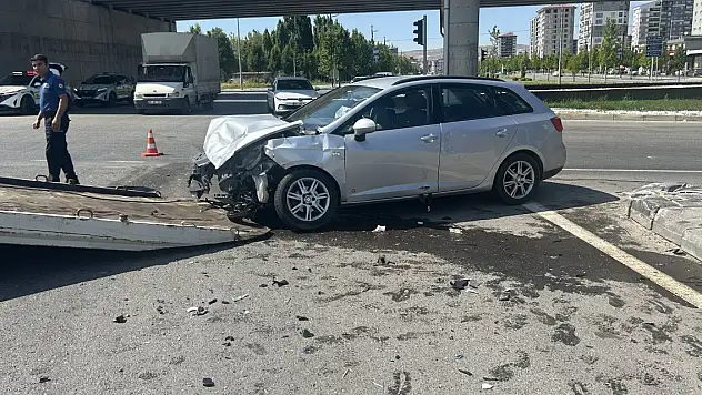 Cip ile otomobil çarpıştı: 4 yaralı