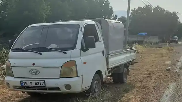 Seyir halindeki kamyonetin kasasından düşüp, yaralandı