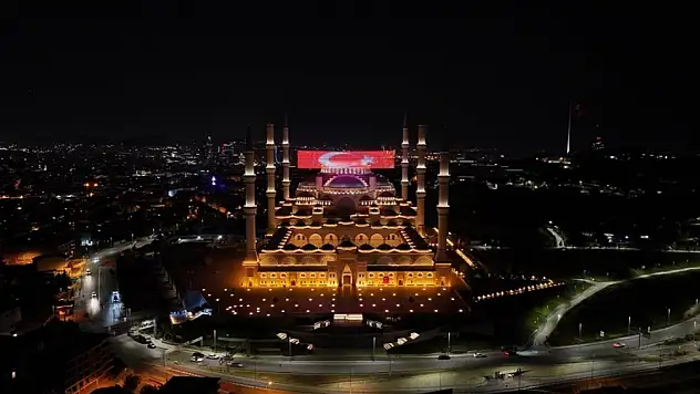 Ülke genelindeki camilerde sela okundu