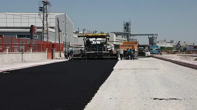 Konya'da sanayi bölgelerinde asfalt çalışmaları sürüyor