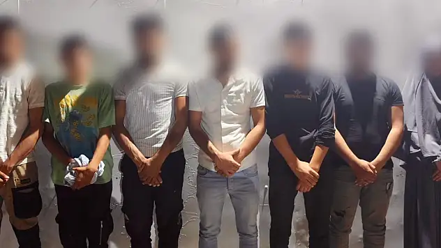 Konya'da İstanbul Çevre Yolu üzerinde durdurulan araçta kaçak göçmenler çıktı