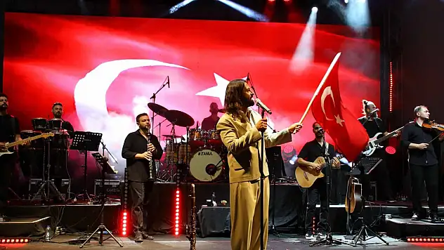 Konya'daki şenlik Koray Avcı konseriyle sona erdi