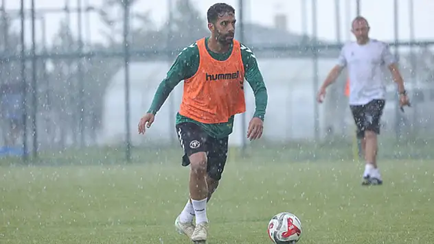 Konyaspor sağanak yağmurda çalıştı!