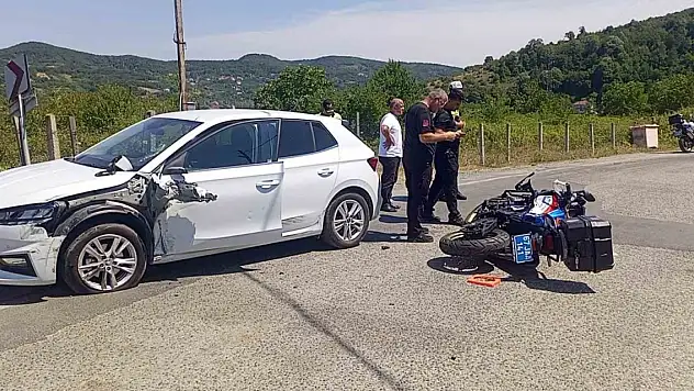 Jandarma motorize timi ile otomobil çarpıştı