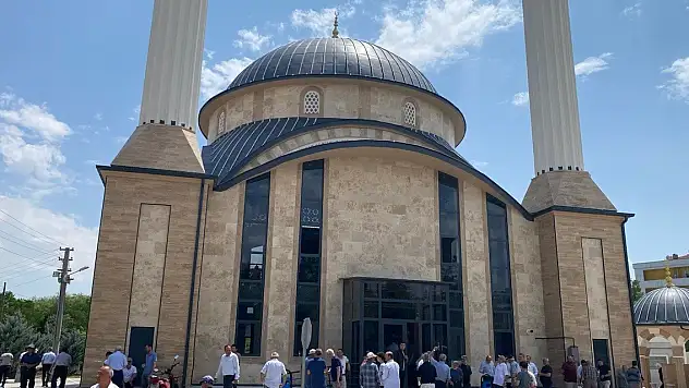 Konya'daki camide ilk Cuma Namazı kılındı