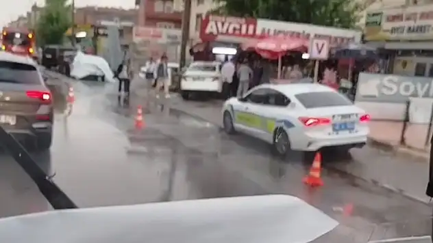 Otomobil manava daldı!