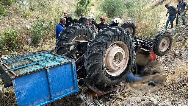 Traktör Devrildi: Öğretmen hayatını kaybetti