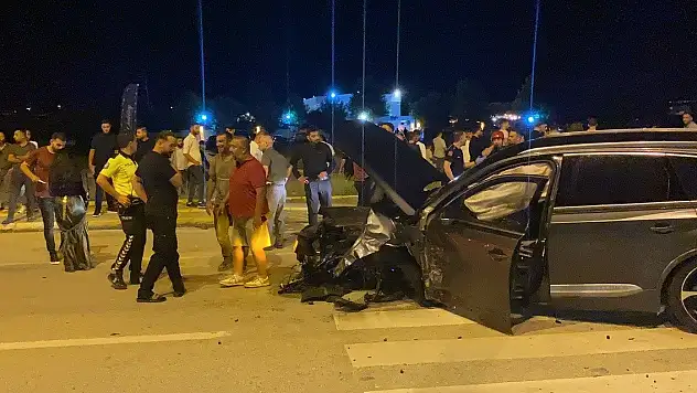 Konya'da iki otomobil çarpıştı: Yaralılar var