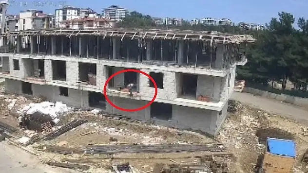 İnşaattan düşen ustanın bacağına demir saplandı!