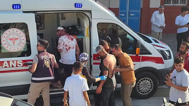 Husumetliler arasında taş, sopa ve silahlı kavga: 8 yaralı