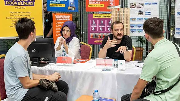 KTO Karatay Üniversitesi üniversite adaylarının yanında