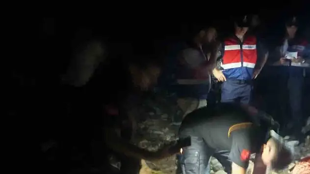 21 yaşındaki genç serinlemek için girdiği derede boğuldu