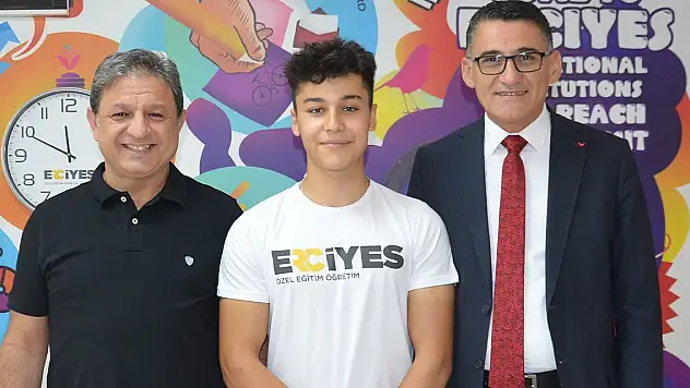 Erciyes Özel Öğretim Kursu öğrencisi Eray Topak, TYT' de Konya birincisi
