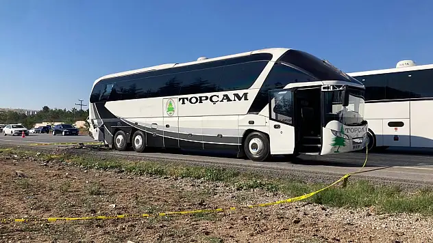 Kamyonet yolcu otobüsüne çarptı 2 ölü,1 yaralı