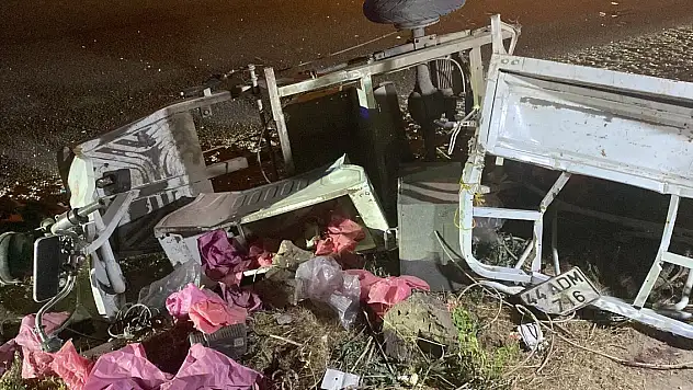 Otomobil ile 3 tekerlekli motosiklet çarpıştı 3 yaralı