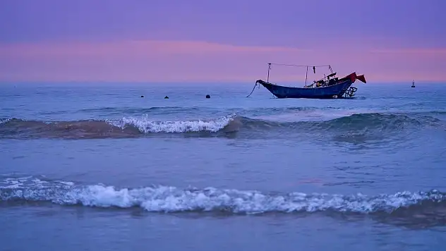 Nijerya'da yolcu teknesi battı: 25 ölü