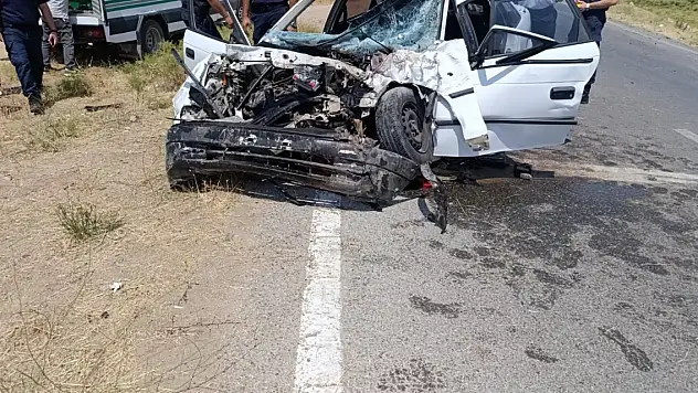 Otomobille kamyonet çarpıştı: 1 ölü, 3 yaralı