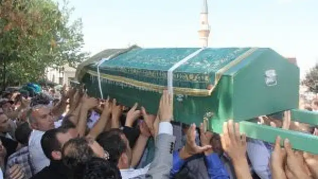 Nurettin Bay'ın minik kızı toprağa verildi