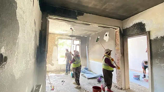 Konya'da evi yanan aileye devlet eli