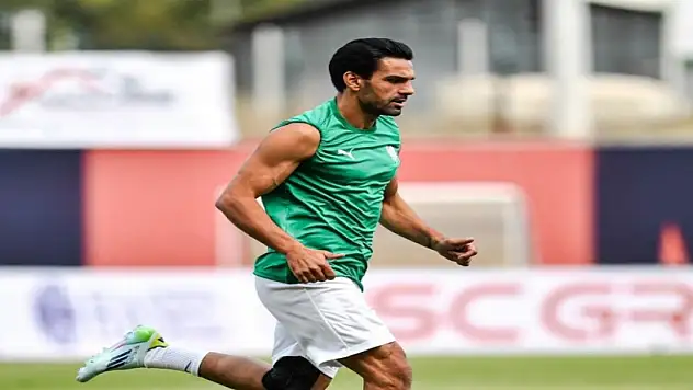 Konyaspor'un eski golcüsü kalede alkış topladı (Video)