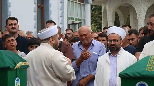 Yan yana toprağa verilen iki kardeşin ardından yürek burkan detaylar kaldı