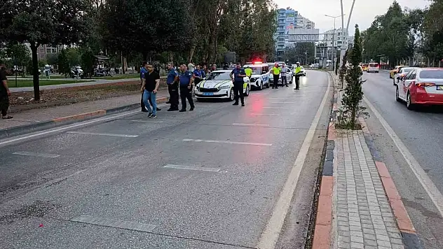 Refüje ve direğe çarpan motosikletli hayatını kaybetti