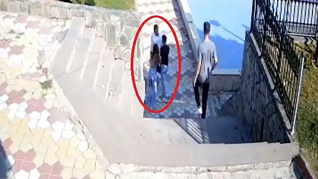 Muhtar, parktaki kişi tarafından bıçaklandı