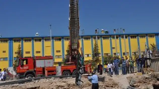 Karaman'da boş su deposuna düşen işçi yaralandı