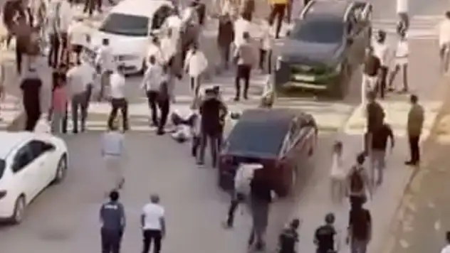 Çocukların kavgasına ailelerin de karıştığı bıçaklı kavga kan aktı