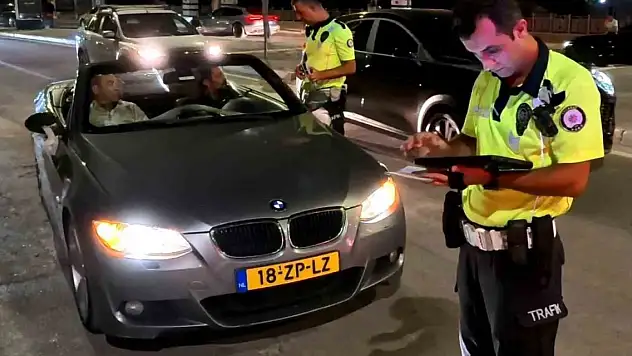 Direksiyon başında alkollü yakalandı, konuşması pes dedirtti