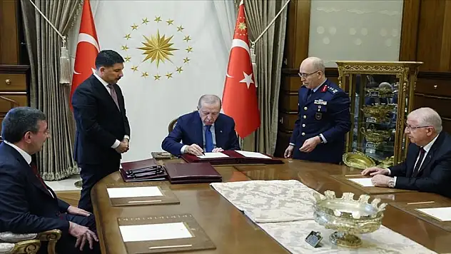 YAŞ kararları açıklandı: Genelkurmay Başkanlığına Orgeneral Selçuk Bayraktaroğlu atandı