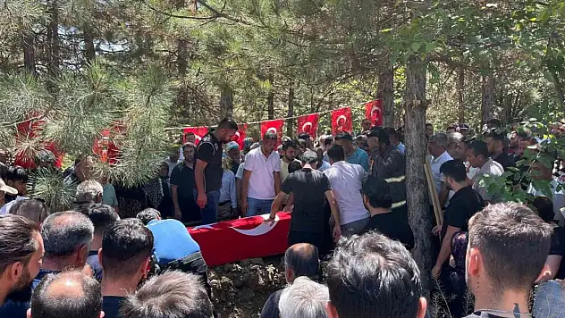 Kanser yenik düşen polis, gözyaşlarıyla uğurlandı