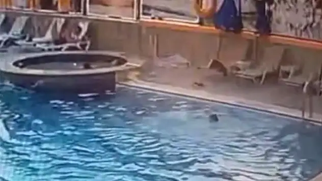 9 yaşındaki çocuk havuzda boğuldu